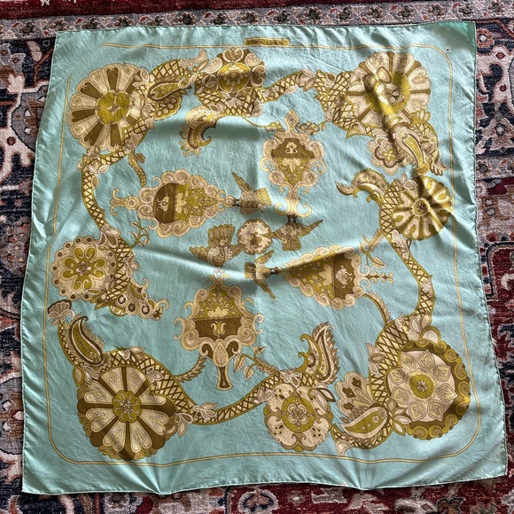 Foulard Carré HERMÈS Cendrillon En Soie - Édition Vintage, Première édition, Couleur Marron